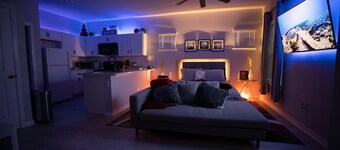 Pet Friendly Modern Zen Studio Retreat W/ Hot Tub! Home by RedAwning