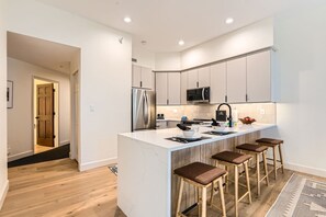 Leilighet, 2 soverom | Eget kjøkken | Kjøleskap, ovn, kaffetrakter/tekoker og brødrister