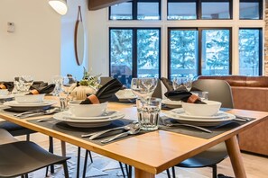 Condo, 2 Bedrooms | Dining