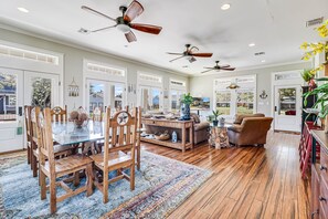 House, 4 Bedrooms | Dining