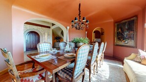 House, 4 Bedrooms | Dining