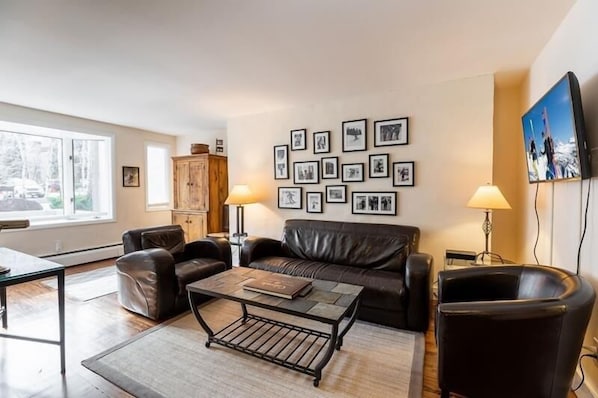 Condo, 2 Bedrooms | Interior