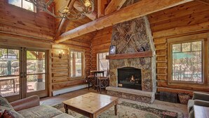 Stadtwohnung, 2 Schlafzimmer | Wohnzimmer