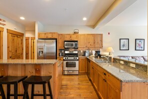 Townhome, 2 Bedrooms | Private kitchen
