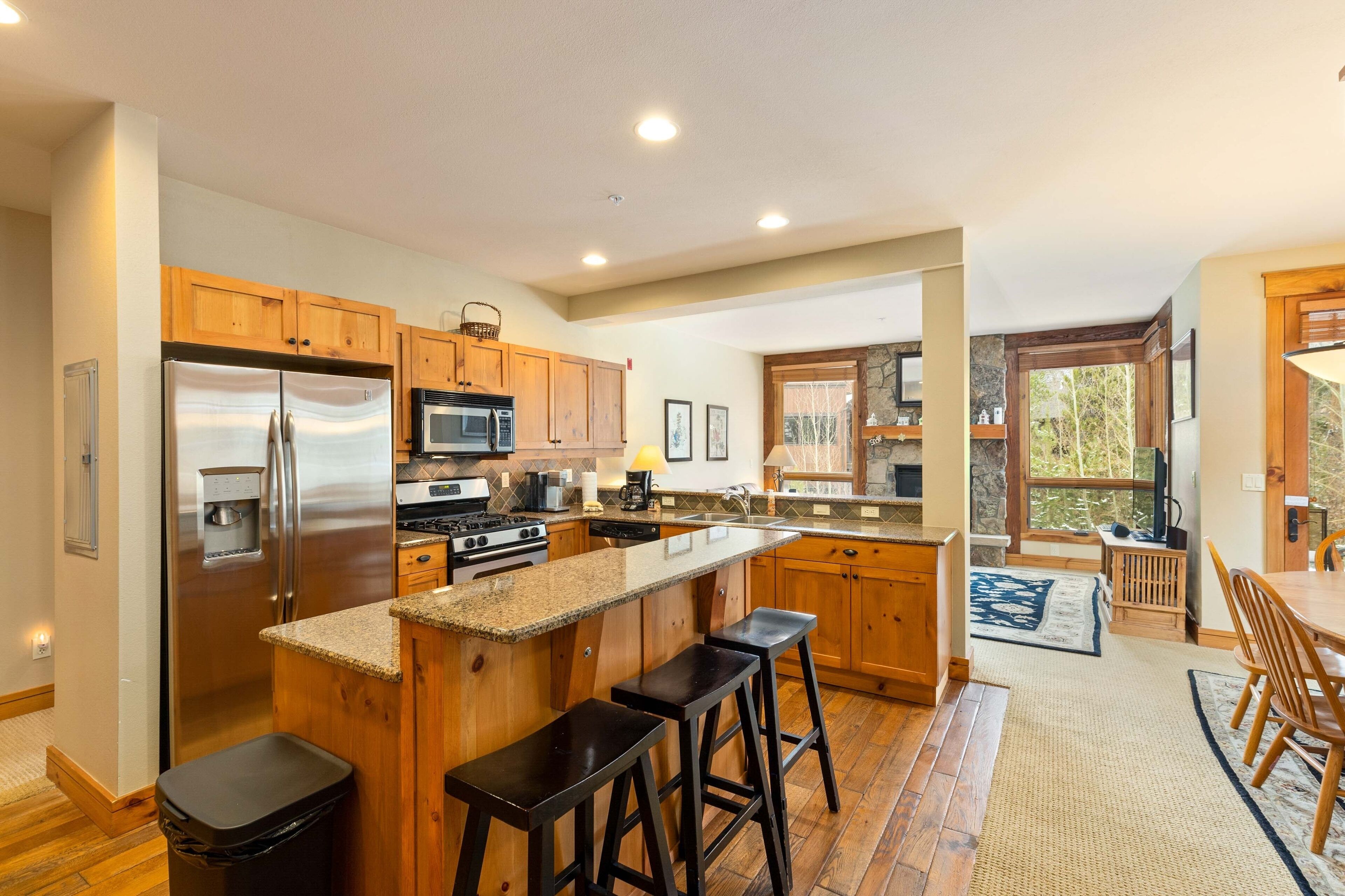 Townhome, 2 Bedrooms | Private kitchen | Fridge, oven, coffee/tea maker, toaster