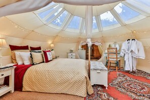 8 bedrooms, iron/ironing board, travel crib, free WiFi - Walcot Hall (Walcot)