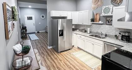 Your home away from Home. 4 blocks from downtown, 2 miles from MTSU