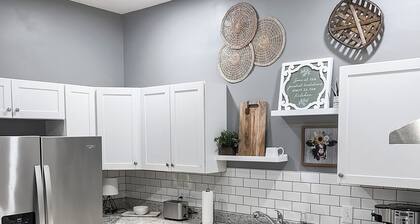 Your home away from Home. 4 blocks from downtown, 2 miles from MTSU