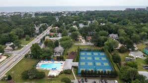 An aerial view of a residential area with a swimming pool and tennis courts. - 607 Sandstone Court - Bethany West (Bethany Beach)