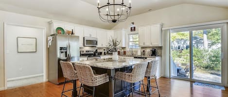 Réfrigérateur, micro-ondes, lave-vaisselle, cafetiÚre/bouilloire