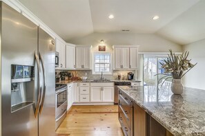 Fridge, microwave, dishwasher, coffee/tea maker - 607 Sandstone Court - Bethany West (Bethany Beach)