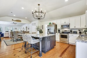 Refrigerador, microondas, lavavajillas, cafetera/tetera