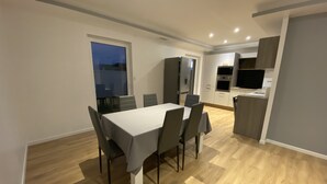 A modern kitchen with white cabinets, a built-in oven, and a microwave. - Maison duplex 90 m2 6 km from Bordeaux center (Floirac)