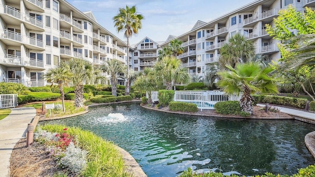 A resort with multiple-story buildings, a central water feature, and well-maintained landscaping. - 5th Floor Villa, Steps to the Beach & Downtown (Hilton Head Island)