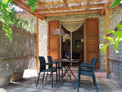 Lovely flat with private covered terrace,large  pool and shared garden,Wi-Fi.