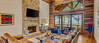 Blue Ridge View at Eagles Nest: Hot tub, luxury, pool table, views, firepit, pet friendly!