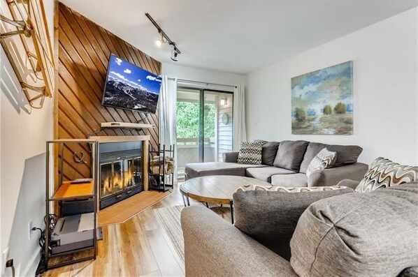 TV, fireplace