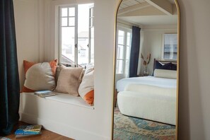 3 bedrooms, iron/ironing board, WiFi, bed sheets - La Jolla Cove Entire Renovated, Designed Home (San Diego)