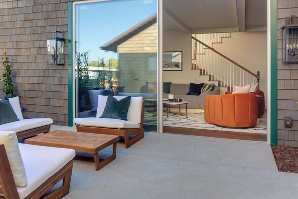 TV, offices - La Jolla Cove Entire Renovated, Designed Home (San Diego)