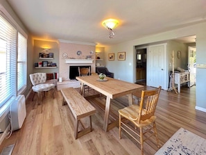 Interior - Perch - LFP View Home: Cozy 4BR Home, Lake Washington View Deck, Backyard (Lake Forest Park)