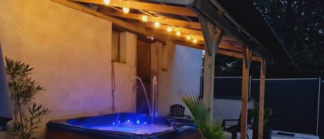 Bain à remous extérieur