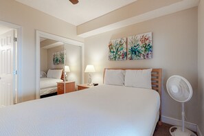 3 bedrooms, iron/ironing board, free Internet, bed sheets