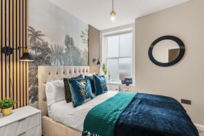 5 bedrooms, iron/ironing board, Internet, bed sheets