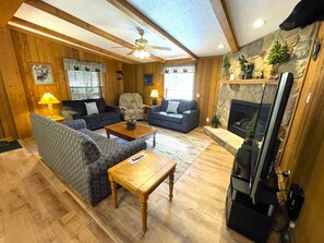 TV, fireplace - Cozy Hideaway @ Spring Brook Resort (Wisconsin Dells)