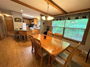 Dining - Cozy Hideaway @ Spring Brook Resort (Wisconsin Dells)