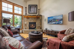 Smart TV, fireplace, offices - EagleRidge Landing | Prime Location | Pool & Hot Tubs | Walk To Slopes (Steamboat Springs)