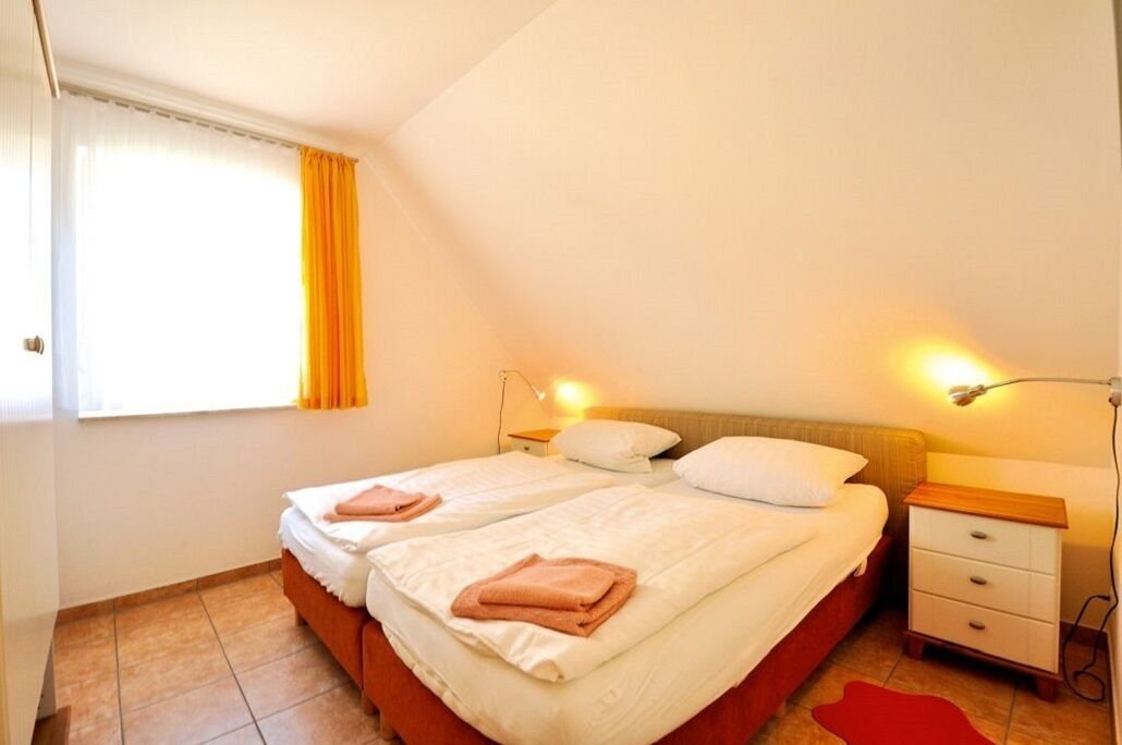 2 Schlafzimmer, Reisekinderbett, Bettwäsche