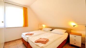 2 Schlafzimmer, Reisekinderbett, Bettwäsche
