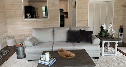 Direct Waterfront private house, NEW 40ft dock w/power, sleeps 8 in Wine Country