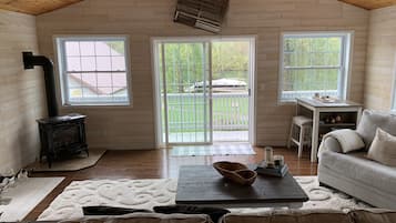 TV connectée, cheminée, jeux vidéo, lecteur de DVD