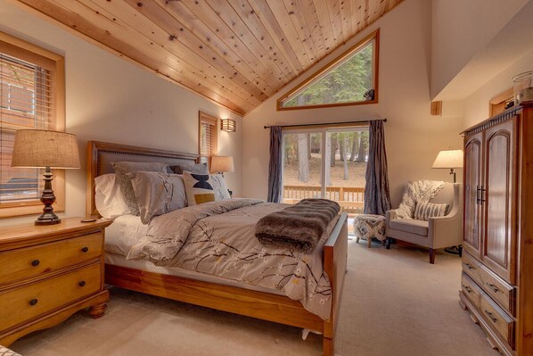 3 makuuhuonetta, silitysrauta/-lauta, ilmainen Wi-Fi, vuodevaatteet