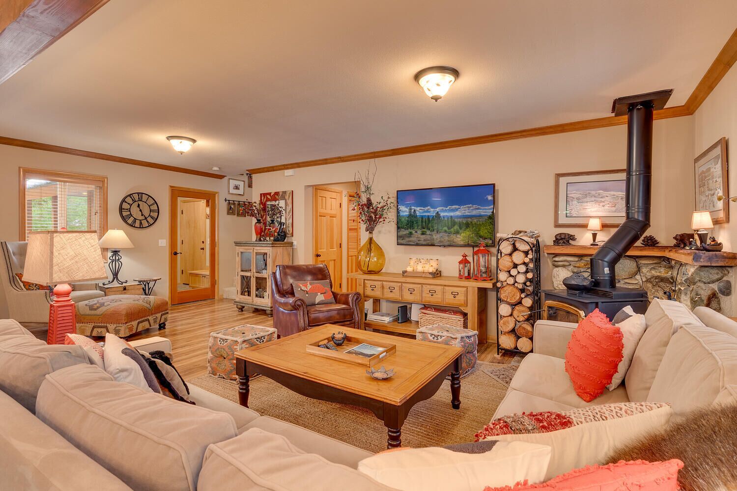 Bear's Lair at Tahoe Donner By Tahoe Getaways - Private Hot Tub w Gym, Beach and Pool Access