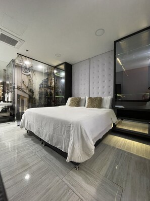 3 bedrooms, in-room safe, WiFi