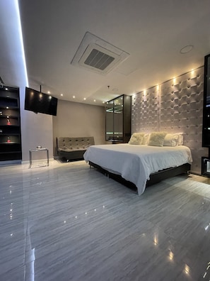 3 bedrooms, in-room safe, WiFi