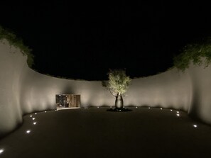 Terrace/patio - Small town charm, close to shops, beaches of your choosing and wineries. (Hastings)