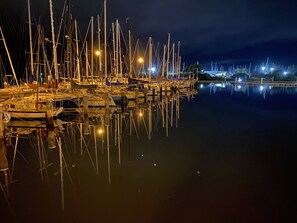 Marina - Small town charm, close to shops, beaches of your choosing and wineries. (Hastings)