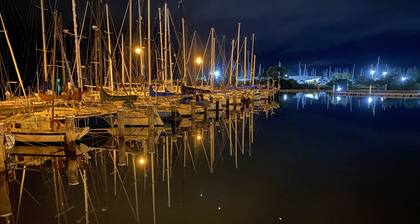 Small town charm, close to shops, beaches of your choosing and wineries.
