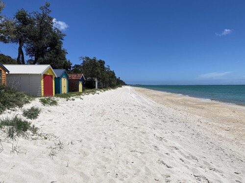 Small town charm, close to shops, beaches of your choosing and wineries.