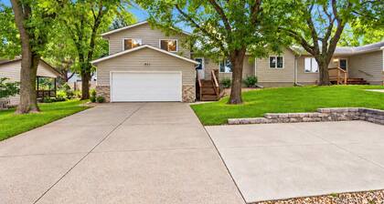 Family Retreat | Hot Tub, Fire Pit & Game Room