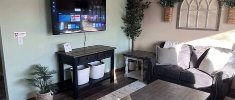 テレビ、書斎 / ワークスペース