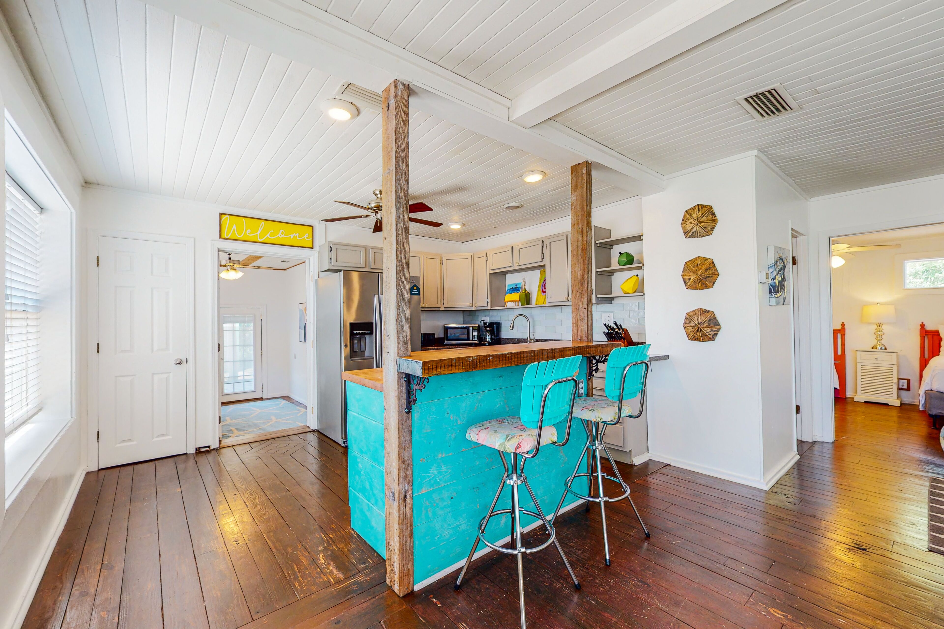 Frigorifero, microonde, forno, piano cottura