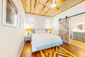 2 bedrooms, iron/ironing board, internet, bed sheets - Dog-friendly West-End home steps to beach with fast WiFi & washer/dryer (Panama City Beach)