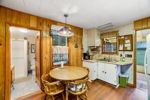 雪櫃、微波爐、焗爐、爐具