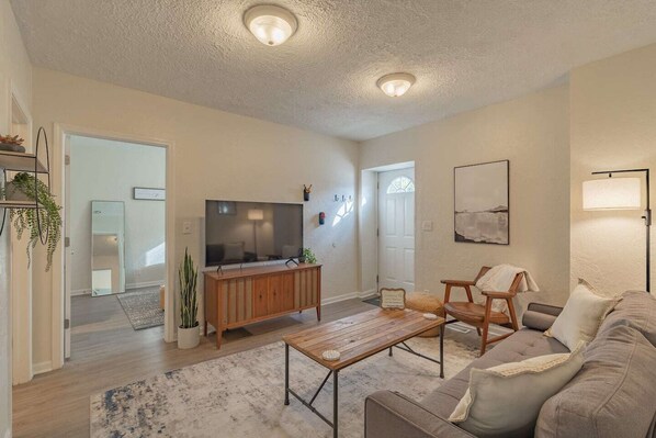 Smart TV, offices - University Suite "B" (Marion)