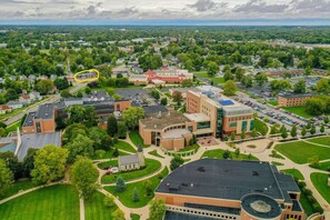 Exterior - University Suite "B" (Marion)