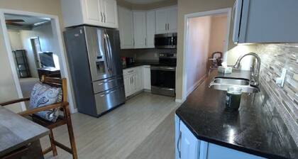 Rancher's Capitol Lodge (Historic) - Steps away from the Capitol and Downtown